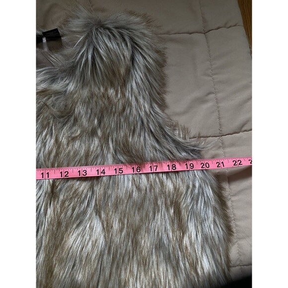 Rachel Zoe Size M Silver Faux Fox Fur Fluffy Hook Closure Vest Jacket Mob wife - Picture 14 of 15